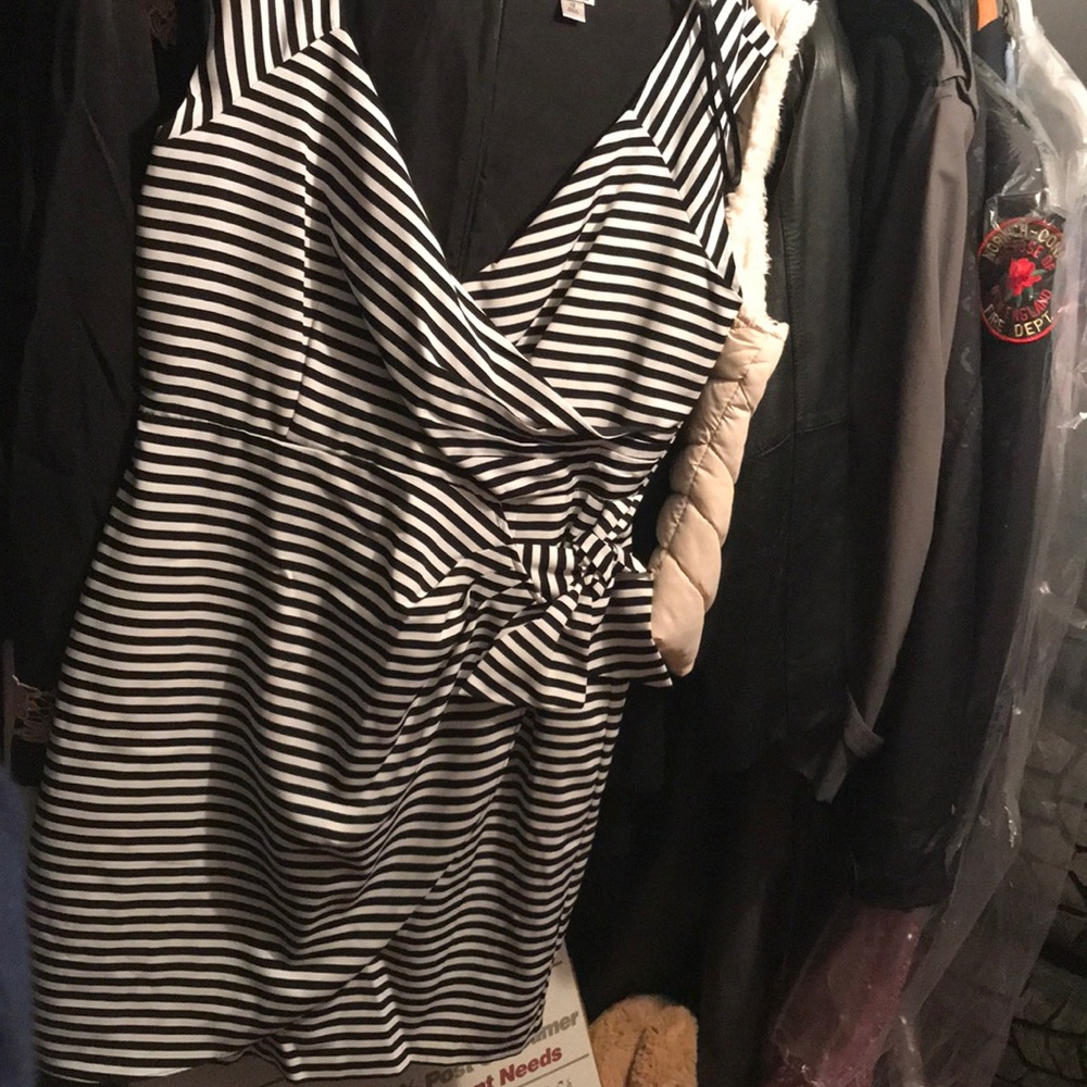 Black and white dress wth bow accent